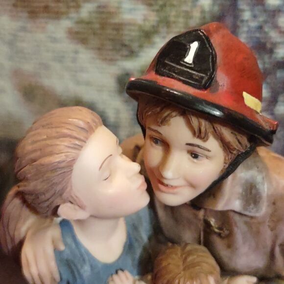 Vintage 1998 Vanmark Red Hats of Courage firefighter rescuing girl's doll‎ - Picture 6 of 7